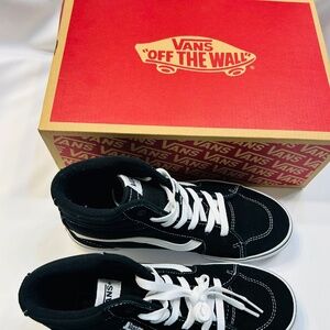 Vans Filmore High Top Sneakers.    New In Box